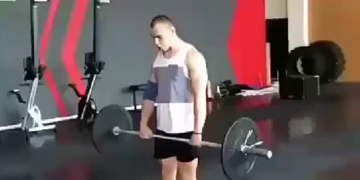 Salto w tył ze sztangą