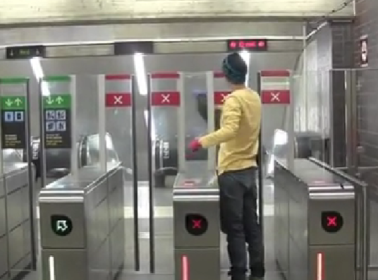 Sposób na bramki w metrze