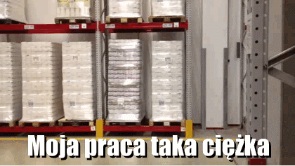 Ciężka praca na magazynie