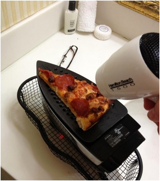 Podgrzewanie pizzy po studencku
